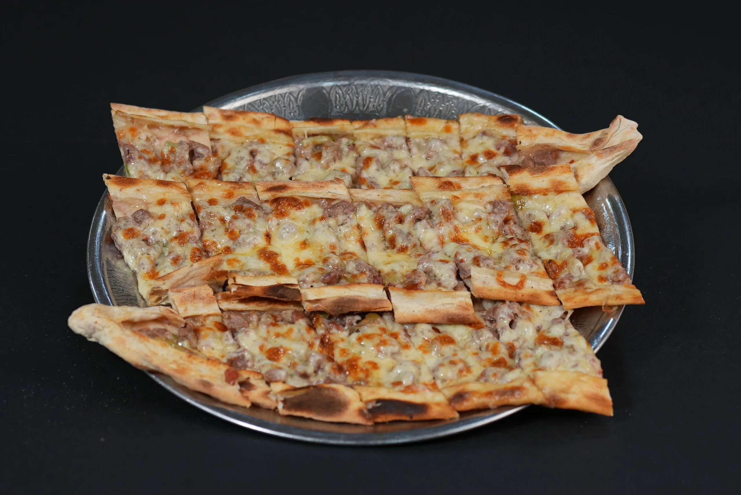 Kuşbaşılı Kaşarlı Pide